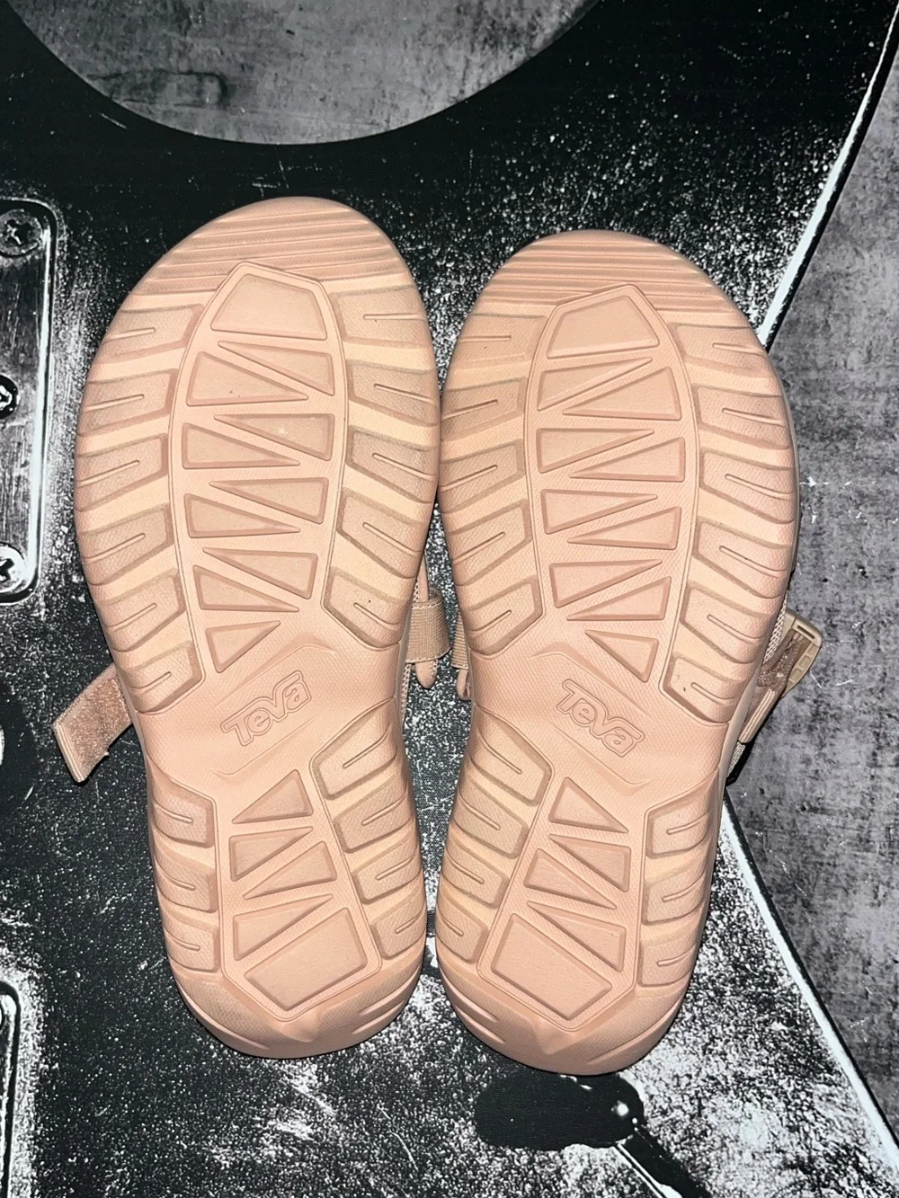 NIB Teva Hurricane Sandal